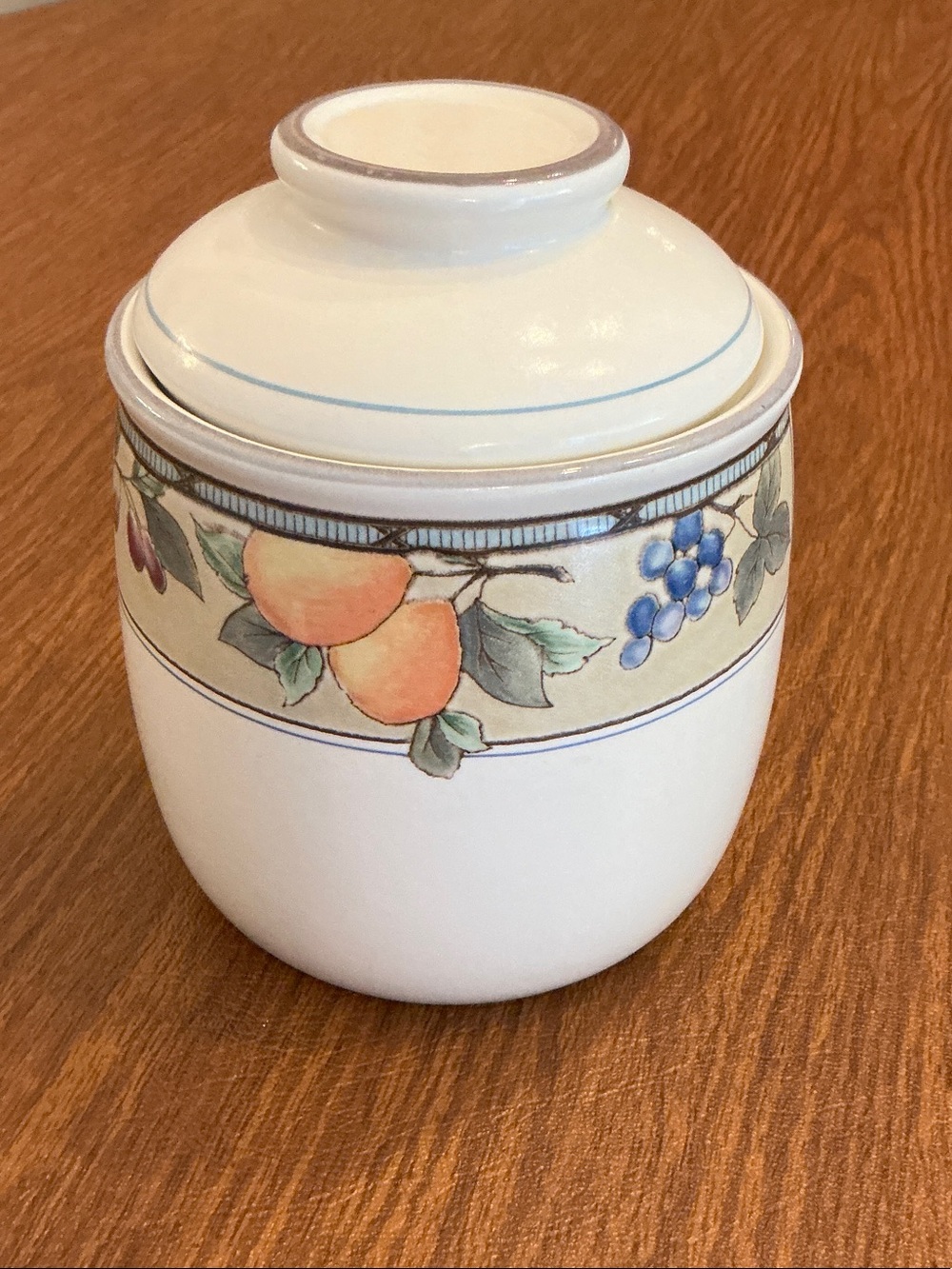 Mikasa Garden Harvest Cream/Tan Porcelain Lidded Jar w/Peach and Blue Fruit Band